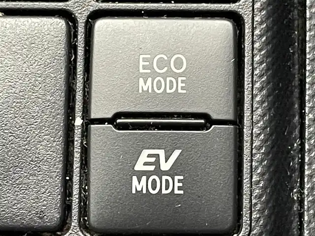 トヨタ アクア X－URBAN 群馬県 2016(平28)年 6.7万km シルバーM 禁煙車　純正７型ナビ　フルセグ　Bluetooth　バックカメラ　衝突軽減システム　車線逸脱警報　オートマチックハイビーム　オートライト　ETC　横滑り防止装置　ECOモード　EVモード　フォグ