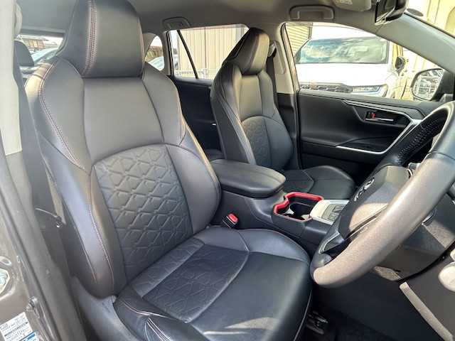 トヨタ ＲＡＶ４ アドベンチャー オフロードPKG 青森県 2020(令2)年 4.3万km グレーメタリック スペアキー/フロントTRDエアロ/TRDフォグライト/TRDラゲッジマット/ルーフレール/純正トノカバー/ブラインドスポッドモニター/Bluetooth接続/オートマチックハイビーム/レーンアシスト/横滑り防止装置/プッシュスタート/100V電源/スタッドレスタイヤ/ETC/スマートキー/取扱説明書/保証書/ナビ取扱説明書