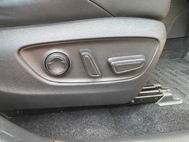 トヨタ ＲＡＶ４ アドベンチャー オフロードPKG 青森県 2020(令2)年 4.3万km グレーメタリック スペアキー/フロントTRDエアロ/TRDフォグライト/TRDラゲッジマット/ルーフレール/純正トノカバー/ブラインドスポッドモニター/Bluetooth接続/オートマチックハイビーム/レーンアシスト/横滑り防止装置/プッシュスタート/100V電源/スタッドレスタイヤ/ETC/スマートキー/取扱説明書/保証書/ナビ取扱説明書