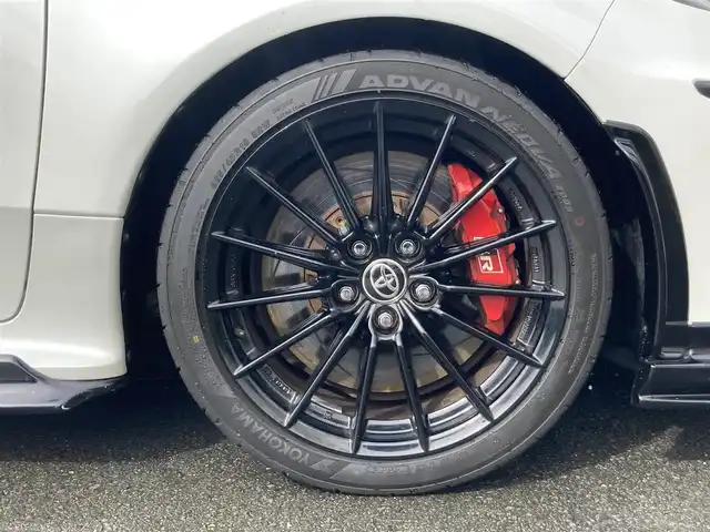 トヨタ ＧＲヤリス RZ 静岡県 2021(令3)年 5.1万km プラチナホワイトパールマイカ 純正ディスプレイオーディオナビ/　AM FM Bluetooth USB AppleCarPlay AndroidAuto/ビルトインETC/LEDオートヘッドランプ/GRロゴ入りレッドブレーキキャリパー/4WDターボ/革巻きステアリング/ステアリングスイッチ/スマートキー＆プッシュスタート/アイドリングストップ/GRエアロ/6速MT/フルセグTV/純正18インチアルミホイール