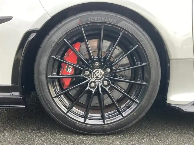 トヨタ ＧＲヤリス RZ 静岡県 2021(令3)年 5.1万km プラチナホワイトパールマイカ 純正ディスプレイオーディオナビ/　AM FM Bluetooth USB AppleCarPlay AndroidAuto/ビルトインETC/LEDオートヘッドランプ/GRロゴ入りレッドブレーキキャリパー/4WDターボ/革巻きステアリング/ステアリングスイッチ/スマートキー＆プッシュスタート/アイドリングストップ/GRエアロ/6速MT/フルセグTV/純正18インチアルミホイール