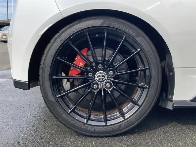 トヨタ ＧＲヤリス RZ 静岡県 2021(令3)年 5.1万km プラチナホワイトパールマイカ 純正ディスプレイオーディオナビ/　AM FM Bluetooth USB AppleCarPlay AndroidAuto/ビルトインETC/LEDオートヘッドランプ/GRロゴ入りレッドブレーキキャリパー/4WDターボ/革巻きステアリング/ステアリングスイッチ/スマートキー＆プッシュスタート/アイドリングストップ/GRエアロ/6速MT/フルセグTV/純正18インチアルミホイール