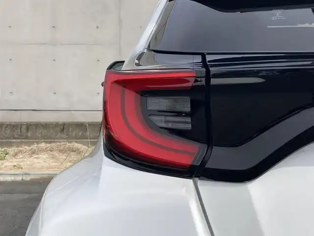 トヨタ ＧＲヤリス RZ 静岡県 2021(令3)年 5.1万km プラチナホワイトパールマイカ 純正ディスプレイオーディオナビ/　AM FM Bluetooth USB AppleCarPlay AndroidAuto/ビルトインETC/LEDオートヘッドランプ/GRロゴ入りレッドブレーキキャリパー/4WDターボ/革巻きステアリング/ステアリングスイッチ/スマートキー＆プッシュスタート/アイドリングストップ/GRエアロ/6速MT/フルセグTV/純正18インチアルミホイール