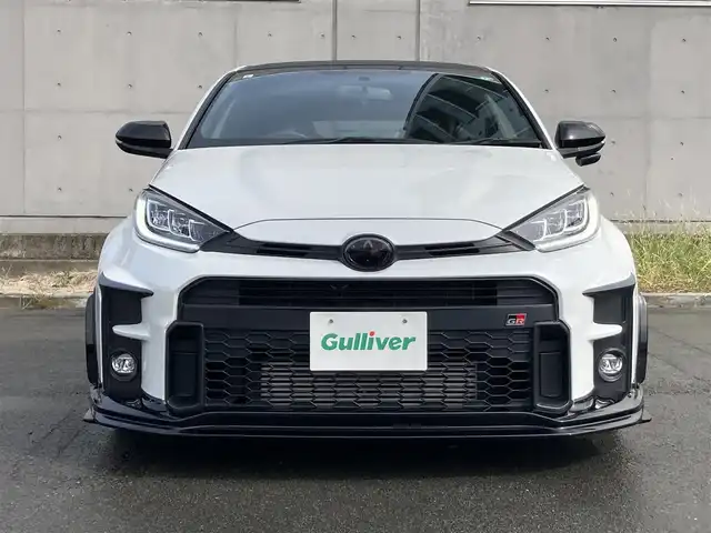 トヨタ ＧＲヤリス RZ 静岡県 2021(令3)年 5.1万km プラチナホワイトパールマイカ 純正ディスプレイオーディオナビ/　AM FM Bluetooth USB AppleCarPlay AndroidAuto/ビルトインETC/LEDオートヘッドランプ/GRロゴ入りレッドブレーキキャリパー/4WDターボ/革巻きステアリング/ステアリングスイッチ/スマートキー＆プッシュスタート/アイドリングストップ/GRエアロ/6速MT/フルセグTV/純正18インチアルミホイール