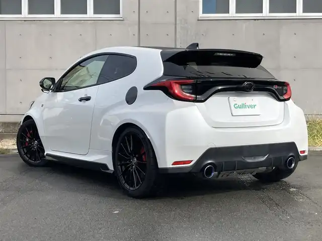 トヨタ ＧＲヤリス RZ 静岡県 2021(令3)年 5.1万km プラチナホワイトパールマイカ 純正ディスプレイオーディオナビ/　AM FM Bluetooth USB AppleCarPlay AndroidAuto/ビルトインETC/LEDオートヘッドランプ/GRロゴ入りレッドブレーキキャリパー/4WDターボ/革巻きステアリング/ステアリングスイッチ/スマートキー＆プッシュスタート/アイドリングストップ/GRエアロ/6速MT/フルセグTV/純正18インチアルミホイール