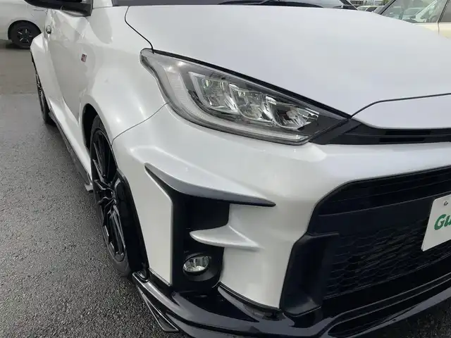 トヨタ ＧＲヤリス RZ 静岡県 2021(令3)年 5.1万km プラチナホワイトパールマイカ 純正ディスプレイオーディオナビ/　AM FM Bluetooth USB AppleCarPlay AndroidAuto/ビルトインETC/LEDオートヘッドランプ/GRロゴ入りレッドブレーキキャリパー/4WDターボ/革巻きステアリング/ステアリングスイッチ/スマートキー＆プッシュスタート/アイドリングストップ/GRエアロ/6速MT/フルセグTV/純正18インチアルミホイール