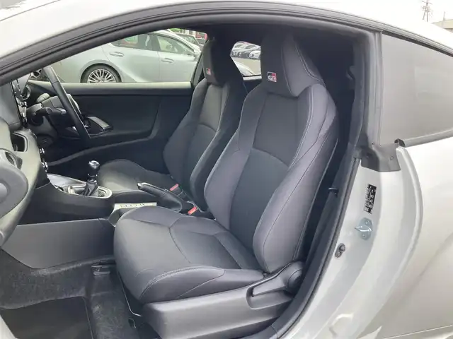 トヨタ ＧＲヤリス RZ 静岡県 2021(令3)年 5.1万km プラチナホワイトパールマイカ 純正ディスプレイオーディオナビ/　AM FM Bluetooth USB AppleCarPlay AndroidAuto/ビルトインETC/LEDオートヘッドランプ/GRロゴ入りレッドブレーキキャリパー/4WDターボ/革巻きステアリング/ステアリングスイッチ/スマートキー＆プッシュスタート/アイドリングストップ/GRエアロ/6速MT/フルセグTV/純正18インチアルミホイール