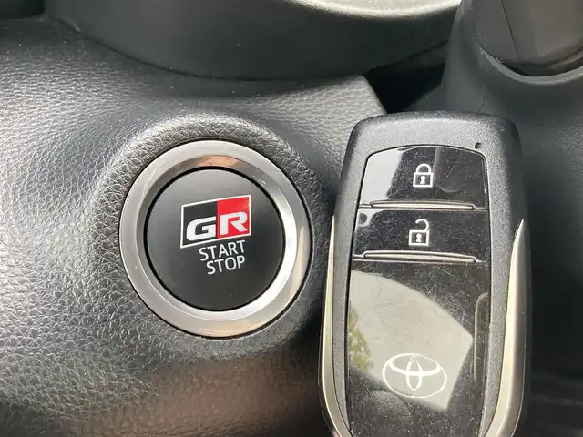 トヨタ ＧＲヤリス RZ 静岡県 2021(令3)年 5.1万km プラチナホワイトパールマイカ 純正ディスプレイオーディオナビ/　AM FM Bluetooth USB AppleCarPlay AndroidAuto/ビルトインETC/LEDオートヘッドランプ/GRロゴ入りレッドブレーキキャリパー/4WDターボ/革巻きステアリング/ステアリングスイッチ/スマートキー＆プッシュスタート/アイドリングストップ/GRエアロ/6速MT/フルセグTV/純正18インチアルミホイール