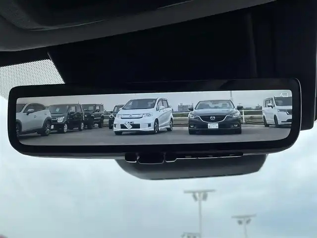 トヨタ プリウス Z 佐賀県 2023(令5)年 4.4万km プラチナホワイトパールマイカ モデリスタエアロ/純正12.3インチディスプレイオーディオ(ナビ機能・前後ドライブレコーダー機能付)/・フルセグTV/AM/FM/USB/Bluetooth/パノラミックビューモニター/ビルトインETC2.0/アドバンストパーク/デジタルインナーミラー/パワーバックドア(予約ロック機能付)/100V電源/電子パーキングブレーキ/・AUTO HOLD機能/置くだけ充電/黒レザーシート(合皮)/D席メモリー機能付パワーシート/DN席シートヒーター/シートベンチレーション/ISOFIX対応/革巻きステアリング/ステアリングヒーター/ステアリングリモコン/純正19インチアルミホイール/純正LEDヘッドライト/・オートマチックハイビーム/純正フロアマット/純正ドアバイザ―/新車保証書/取扱説明書/スペアキー１本/トヨタセーフティセンス/・レーダークルーズコントロール/・レーンディパーチャーアラート/・プリクラッシュセーフティ/・ブラインドスポットモニター/・クリアランスソナー/・リヤクロストラフィックアラート/・プロアクティブドライビングアシスト/・安心降車アシスト