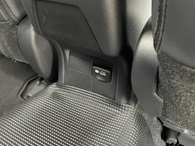 トヨタ プリウス Z 佐賀県 2023(令5)年 4.4万km プラチナホワイトパールマイカ モデリスタエアロ/純正12.3インチディスプレイオーディオ(ナビ機能・前後ドライブレコーダー機能付)/・フルセグTV/AM/FM/USB/Bluetooth/パノラミックビューモニター/ビルトインETC2.0/アドバンストパーク/デジタルインナーミラー/パワーバックドア(予約ロック機能付)/100V電源/電子パーキングブレーキ/・AUTO HOLD機能/置くだけ充電/黒レザーシート(合皮)/D席メモリー機能付パワーシート/DN席シートヒーター/シートベンチレーション/ISOFIX対応/革巻きステアリング/ステアリングヒーター/ステアリングリモコン/純正19インチアルミホイール/純正LEDヘッドライト/・オートマチックハイビーム/純正フロアマット/純正ドアバイザ―/新車保証書/取扱説明書/スペアキー１本/トヨタセーフティセンス/・レーダークルーズコントロール/・レーンディパーチャーアラート/・プリクラッシュセーフティ/・ブラインドスポットモニター/・クリアランスソナー/・リヤクロストラフィックアラート/・プロアクティブドライビングアシスト/・安心降車アシスト