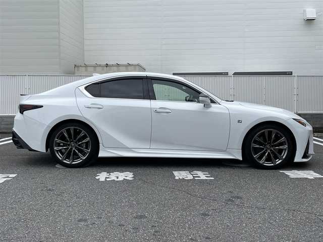 レクサス ＩＳ 300h Fスポーツ 群馬県 2022(令4)年 4.4万km ホワイトパールクリスタルシャイン ワンオーナー/バックカメラ/ビルトインETC2.0/ハーフレザーシート/シートメモリー/パワーシート(D＋N席)/シートヒーター(D＋N席)/クルーズコントロール(追従走行有)/純正アルミホイール/フルセグテレビ/LEDヘッドライト/純正ナビ/CD.DVD再生