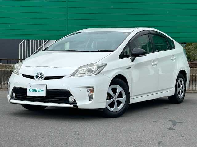 トヨタ プリウス S 茨城県 2014(平26)年 6.4万km ホワイトパールクリスタルシャイン パナソニック製9インチナビ（AM/FM/Bluetooth/SD/CD/DVD/iPod/TV）/純正ビルトインETC/ステアリングスイッチ/純正フロアマット/スマートキー/前方ドライブレコーダー/前後コーナーセンサー/オートライト/W＋カーテンエアバッグ