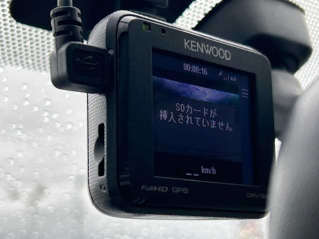 トヨタ プリウス S 茨城県 2014(平26)年 6.4万km ホワイトパールクリスタルシャイン パナソニック製9インチナビ（AM/FM/Bluetooth/SD/CD/DVD/iPod/TV）/純正ビルトインETC/ステアリングスイッチ/純正フロアマット/スマートキー/前方ドライブレコーダー/前後コーナーセンサー/オートライト/W＋カーテンエアバッグ