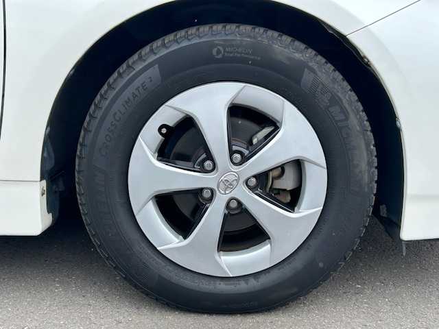トヨタ プリウス S 茨城県 2014(平26)年 6.4万km ホワイトパールクリスタルシャイン パナソニック製9インチナビ（AM/FM/Bluetooth/SD/CD/DVD/iPod/TV）/純正ビルトインETC/ステアリングスイッチ/純正フロアマット/スマートキー/前方ドライブレコーダー/前後コーナーセンサー/オートライト/W＋カーテンエアバッグ