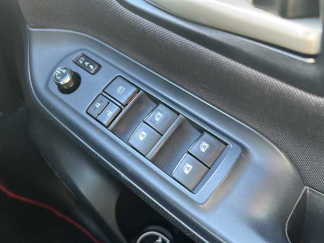 トヨタ ヴォクシー ZS 大阪府 2014(平26)年 10.5万km ブラック 社外メモリナビ（AVN-Z03iW）/・DVD/FM/AM/Bluetooth/・フルセグテレビ/ETC/バックカメラ/デジタルインナーミラー/革巻きステアリング/ステアリングリモコン/フリップダウンモニター/両側パワースライドドア/オートライト/オートエアコン/スマートキー×2/プッシュスタートボタン/12V電源/社外19インチアルミホイール/社外フロアマット/取扱説明書/ナビ取扱説明書/保証書