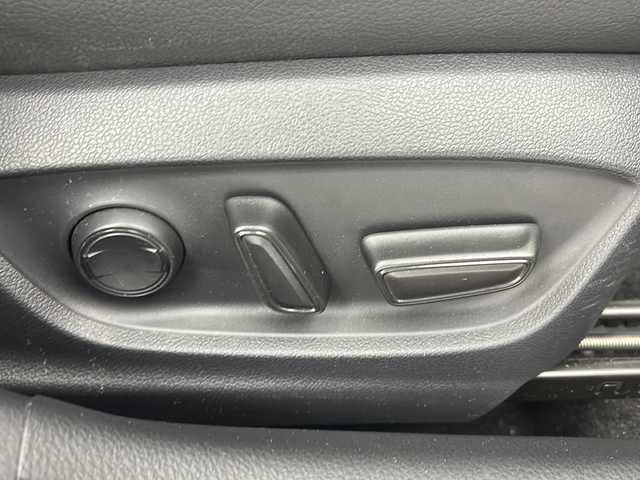 トヨタ カムリ WS 福島県 2019(平31)年 6.5万km アティチュードブラックマイカ /禁煙車/／純正ナビ/／衝突軽減/／レーダクルーズ/／ＥＴＣ/／フルセグ/／ハーフレザーシート/／前席パワーシート/／パドルシフト/／オートマチックハイビーム/／オートライト/／オートエアコン/／純正１８インチアルミ