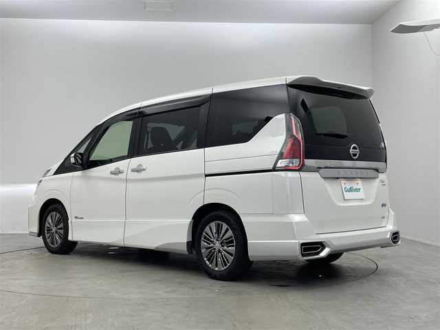 日産 セレナ ライダー 大阪府 2016(平28)年 5.6万km ブリリアントホワイトパール 純正ナビ　フリップダウンモニター　バックカメラ　ビルトインＥＴＣ　ドライブレコーダー　エマージェンシーブレーキ　クルーズコントロール　社外アルミホイール　プッシュスタート　スマートキー　オートライト　