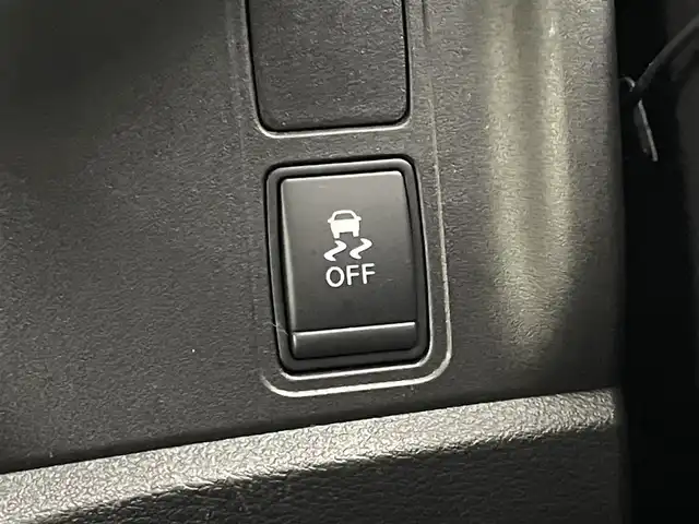 日産 セレナ ライダー 大阪府 2016(平28)年 5.6万km ブリリアントホワイトパール 純正ナビ　フリップダウンモニター　バックカメラ　ビルトインＥＴＣ　ドライブレコーダー　エマージェンシーブレーキ　クルーズコントロール　社外アルミホイール　プッシュスタート　スマートキー　オートライト　