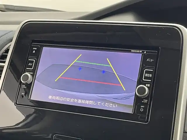 日産 セレナ ライダー 大阪府 2016(平28)年 5.6万km ブリリアントホワイトパール 純正ナビ　フリップダウンモニター　バックカメラ　ビルトインＥＴＣ　ドライブレコーダー　エマージェンシーブレーキ　クルーズコントロール　社外アルミホイール　プッシュスタート　スマートキー　オートライト　