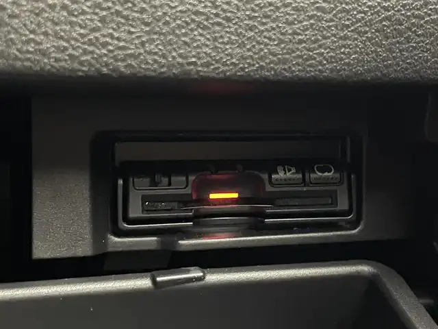 日産 セレナ ライダー 大阪府 2016(平28)年 5.6万km ブリリアントホワイトパール 純正ナビ　フリップダウンモニター　バックカメラ　ビルトインＥＴＣ　ドライブレコーダー　エマージェンシーブレーキ　クルーズコントロール　社外アルミホイール　プッシュスタート　スマートキー　オートライト　