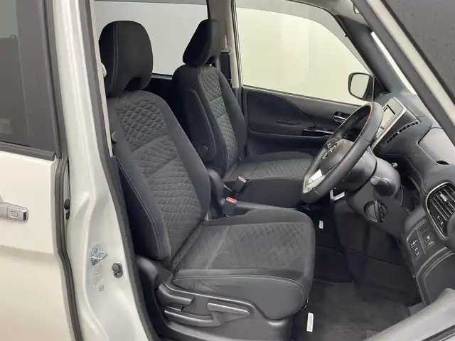 日産 セレナ ライダー 大阪府 2016(平28)年 5.6万km ブリリアントホワイトパール 純正ナビ　フリップダウンモニター　バックカメラ　ビルトインＥＴＣ　ドライブレコーダー　エマージェンシーブレーキ　クルーズコントロール　社外アルミホイール　プッシュスタート　スマートキー　オートライト　