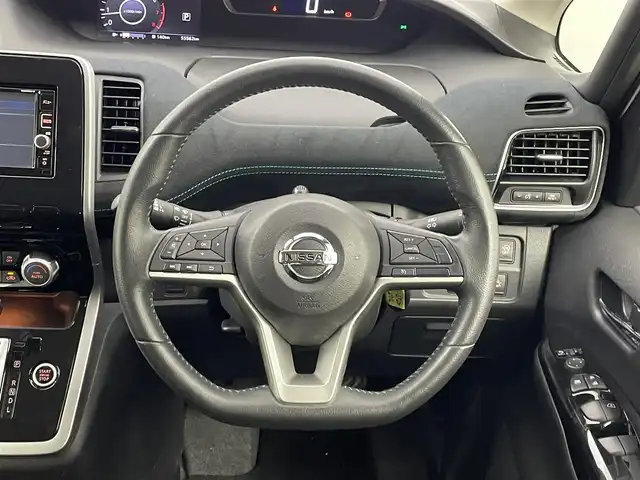 日産 セレナ ライダー 大阪府 2016(平28)年 5.6万km ブリリアントホワイトパール 純正ナビ　フリップダウンモニター　バックカメラ　ビルトインＥＴＣ　ドライブレコーダー　エマージェンシーブレーキ　クルーズコントロール　社外アルミホイール　プッシュスタート　スマートキー　オートライト　