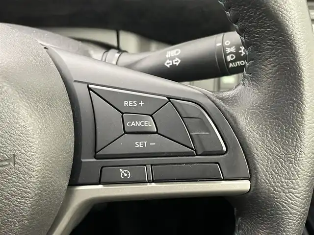 日産 セレナ ライダー 大阪府 2016(平28)年 5.6万km ブリリアントホワイトパール 純正ナビ　フリップダウンモニター　バックカメラ　ビルトインＥＴＣ　ドライブレコーダー　エマージェンシーブレーキ　クルーズコントロール　社外アルミホイール　プッシュスタート　スマートキー　オートライト　