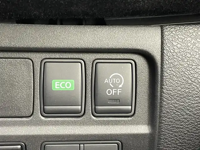 日産 セレナ ライダー 大阪府 2016(平28)年 5.6万km ブリリアントホワイトパール 純正ナビ　フリップダウンモニター　バックカメラ　ビルトインＥＴＣ　ドライブレコーダー　エマージェンシーブレーキ　クルーズコントロール　社外アルミホイール　プッシュスタート　スマートキー　オートライト　