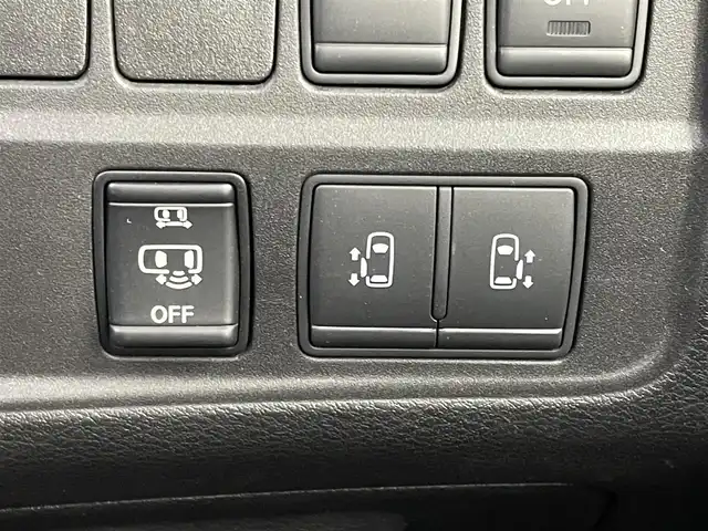 日産 セレナ ライダー 大阪府 2016(平28)年 5.6万km ブリリアントホワイトパール 純正ナビ　フリップダウンモニター　バックカメラ　ビルトインＥＴＣ　ドライブレコーダー　エマージェンシーブレーキ　クルーズコントロール　社外アルミホイール　プッシュスタート　スマートキー　オートライト　