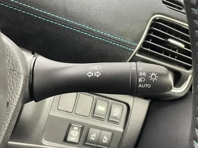 日産 セレナ ライダー 大阪府 2016(平28)年 5.6万km ブリリアントホワイトパール 純正ナビ　フリップダウンモニター　バックカメラ　ビルトインＥＴＣ　ドライブレコーダー　エマージェンシーブレーキ　クルーズコントロール　社外アルミホイール　プッシュスタート　スマートキー　オートライト　