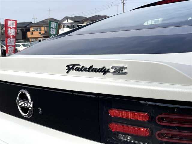日産 フェアレディ Ｚ バージョンST 千葉県 2023(令5)年 0.1万km未満 パール ニッサン９インチコネクトナビ／フルセグＴＶ/Ｂｌｕｅｔｏｏｔｈ/Ａｐｐｌｅ　ＣａｒＰｌａｙ・Ａｎｄｒｏｉｄ　Ａｕｔｏ連携機能/Ａｍａｚｏｎ　Ａｌｅｘａ搭載/ＢＯＳＥサウンドシステム/レイズ製１９インチ鍛造ＡＷ/レーダークルーズコントロール/衝突軽減ブレーキ/レーンキープアシスト/ブラインドスポットモニター/前後コーナセンサー/サイド＆カーテンエアバック/保証書/取扱説明書/スペアキー