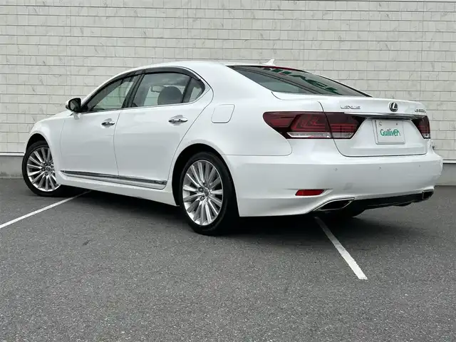 レクサス ＬＳ 600hL 栃木県 2012(平24)年 3.9万km ホワイトパールクリスタルシャイン 4WD/マークレビンソン/純正19インチAW/ブラインドスポットモニター/追従走行付きクルーズコントロール/純正ナビ/フルセグTV、Bluetooth、CD.DVD/バックカメラ/レザーシート/シートヒータ/ベンチレーション/シートメモリー/ハンドルヒーター/純正ETC/ナイトビュー/LEDヘッドライト/LEDフォグランプ/オートライト/オートマチックハイビーム/オットマン/純正フロアマット/純正アルミホイール