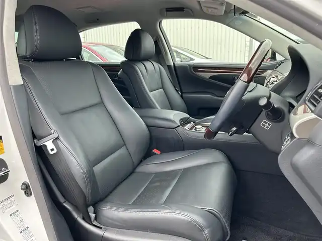 レクサス ＬＳ 600hL 栃木県 2012(平24)年 3.9万km ホワイトパールクリスタルシャイン 4WD/マークレビンソン/純正19インチAW/ブラインドスポットモニター/追従走行付きクルーズコントロール/純正ナビ/フルセグTV、Bluetooth、CD.DVD/バックカメラ/レザーシート/シートヒータ/ベンチレーション/シートメモリー/ハンドルヒーター/純正ETC/ナイトビュー/LEDヘッドライト/LEDフォグランプ/オートライト/オートマチックハイビーム/オットマン/純正フロアマット/純正アルミホイール