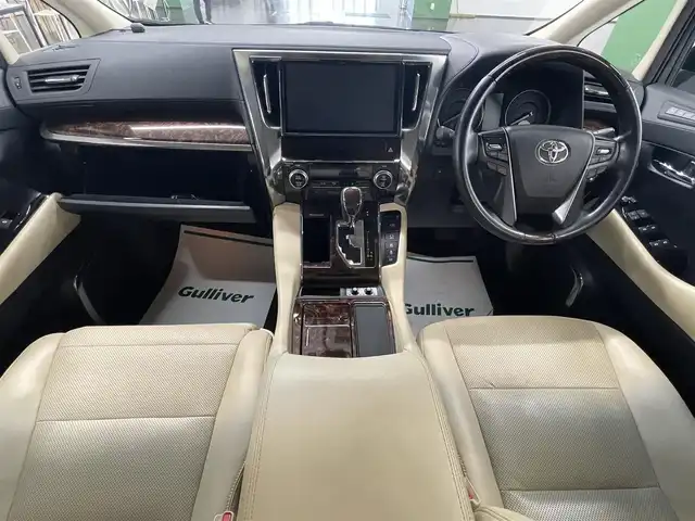 トヨタ アルファードハイブリット G 道央・札幌 2018(平30)年 6.5万km ホワイトパールクリスタルシャイン ・４ＷＤ/・フリップダウン/・純正ナビ/・BT/CD/DVD/SD/・フルセグTV/・トヨタセーフティセンス/・ビルトインETC2.0/・MTモード/・パワーシート/・両側パワースライドドア/・シートヒーター／エアコン/・純正ドライブレコーダー/・アダプティブクルーズコントロール/・ステアリングスイッチ/・電子パーキングブレーキ/・オートホールド/・オートライト/・オートマチックハイビーム/・純正フロアマット/・スマートキー/・プッシュスタート/・ホワイトレザーシート