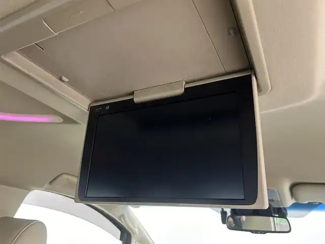 トヨタ アルファードハイブリット G 道央・札幌 2018(平30)年 6.5万km ホワイトパールクリスタルシャイン ・４ＷＤ/・フリップダウン/・純正ナビ/・BT/CD/DVD/SD/・フルセグTV/・トヨタセーフティセンス/・ビルトインETC2.0/・MTモード/・パワーシート/・両側パワースライドドア/・シートヒーター／エアコン/・純正ドライブレコーダー/・アダプティブクルーズコントロール/・ステアリングスイッチ/・電子パーキングブレーキ/・オートホールド/・オートライト/・オートマチックハイビーム/・純正フロアマット/・スマートキー/・プッシュスタート/・ホワイトレザーシート