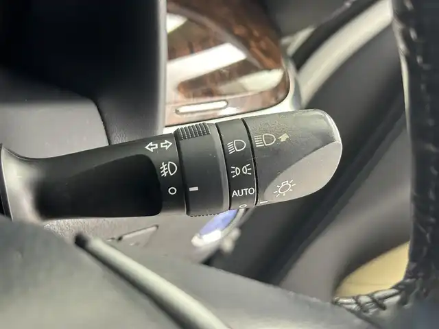 トヨタ アルファードハイブリット G 道央・札幌 2018(平30)年 6.5万km ホワイトパールクリスタルシャイン ・４ＷＤ/・フリップダウン/・純正ナビ/・BT/CD/DVD/SD/・フルセグTV/・トヨタセーフティセンス/・ビルトインETC2.0/・MTモード/・パワーシート/・両側パワースライドドア/・シートヒーター／エアコン/・純正ドライブレコーダー/・アダプティブクルーズコントロール/・ステアリングスイッチ/・電子パーキングブレーキ/・オートホールド/・オートライト/・オートマチックハイビーム/・純正フロアマット/・スマートキー/・プッシュスタート/・ホワイトレザーシート