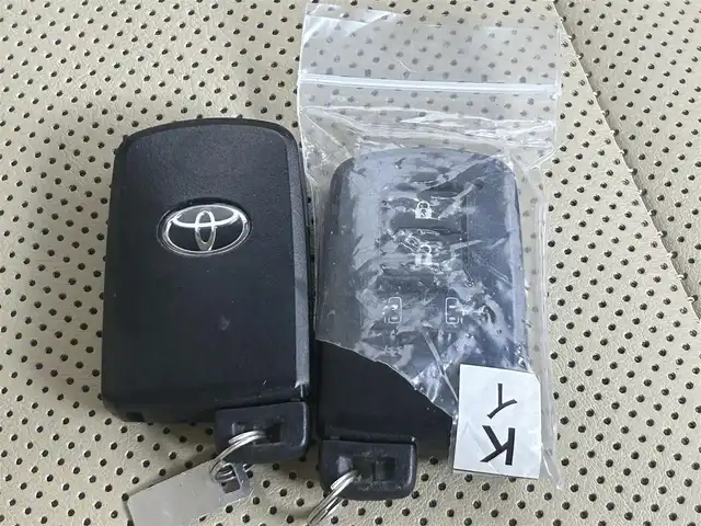 トヨタ アルファードハイブリット G 道央・札幌 2018(平30)年 6.5万km ホワイトパールクリスタルシャイン ・４ＷＤ/・フリップダウン/・純正ナビ/・BT/CD/DVD/SD/・フルセグTV/・トヨタセーフティセンス/・ビルトインETC2.0/・MTモード/・パワーシート/・両側パワースライドドア/・シートヒーター／エアコン/・純正ドライブレコーダー/・アダプティブクルーズコントロール/・ステアリングスイッチ/・電子パーキングブレーキ/・オートホールド/・オートライト/・オートマチックハイビーム/・純正フロアマット/・スマートキー/・プッシュスタート/・ホワイトレザーシート