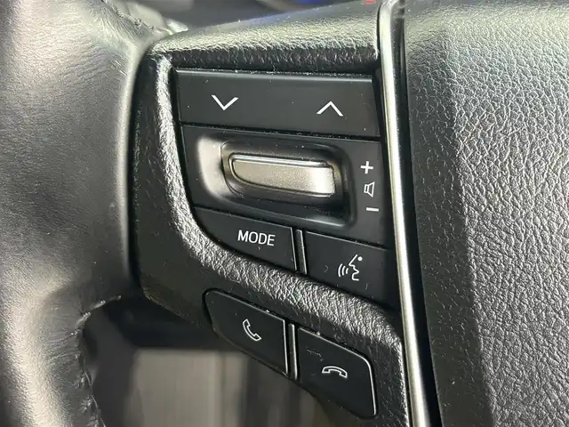 トヨタ アルファードハイブリット G 道央・札幌 2018(平30)年 6.5万km ホワイトパールクリスタルシャイン ・４ＷＤ/・フリップダウン/・純正ナビ/・BT/CD/DVD/SD/・フルセグTV/・トヨタセーフティセンス/・ビルトインETC2.0/・MTモード/・パワーシート/・両側パワースライドドア/・シートヒーター／エアコン/・純正ドライブレコーダー/・アダプティブクルーズコントロール/・ステアリングスイッチ/・電子パーキングブレーキ/・オートホールド/・オートライト/・オートマチックハイビーム/・純正フロアマット/・スマートキー/・プッシュスタート/・ホワイトレザーシート