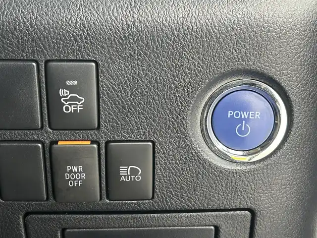 トヨタ アルファードハイブリット G 道央・札幌 2018(平30)年 6.5万km ホワイトパールクリスタルシャイン ・４ＷＤ/・フリップダウン/・純正ナビ/・BT/CD/DVD/SD/・フルセグTV/・トヨタセーフティセンス/・ビルトインETC2.0/・MTモード/・パワーシート/・両側パワースライドドア/・シートヒーター／エアコン/・純正ドライブレコーダー/・アダプティブクルーズコントロール/・ステアリングスイッチ/・電子パーキングブレーキ/・オートホールド/・オートライト/・オートマチックハイビーム/・純正フロアマット/・スマートキー/・プッシュスタート/・ホワイトレザーシート