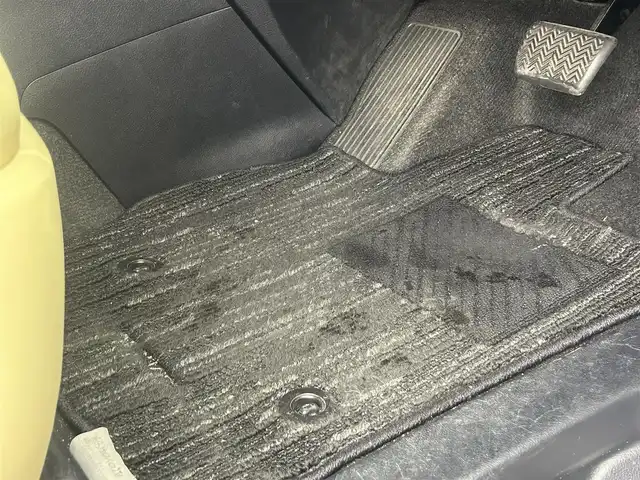 トヨタ アルファードハイブリット G 道央・札幌 2018(平30)年 6.5万km ホワイトパールクリスタルシャイン ・４ＷＤ/・フリップダウン/・純正ナビ/・BT/CD/DVD/SD/・フルセグTV/・トヨタセーフティセンス/・ビルトインETC2.0/・MTモード/・パワーシート/・両側パワースライドドア/・シートヒーター／エアコン/・純正ドライブレコーダー/・アダプティブクルーズコントロール/・ステアリングスイッチ/・電子パーキングブレーキ/・オートホールド/・オートライト/・オートマチックハイビーム/・純正フロアマット/・スマートキー/・プッシュスタート/・ホワイトレザーシート