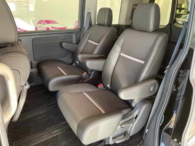 ホンダ ステップワゴン スパーダ ハイブリッド G EX ホンダセンシング 埼玉県 2018(平30)年 4.7万km プレミアムスパークルブラックパール ホンダセンシング /純正10インチメモリナビ/　　CD/DVD/BT/フルセグ  /全方位モニター /両側パワースライドドア /レーダークルーズコントロール /LEDオートライト /ハーフレザーシート /シートヒーター /純正16インチアルミホイール/ステアリングスイッチ /純正ETC/禁煙車