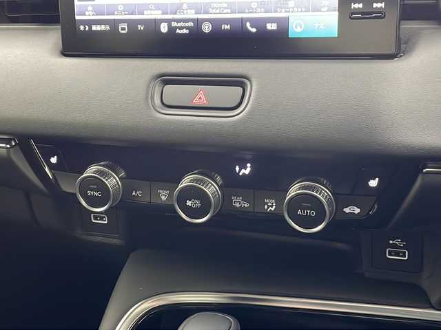 ホンダ ヴェゼル ハイブリッド e:HEV Z 宮城県 2021(令3)年 1.2万km サンドカーキパール 禁煙車/ワンオーナー/ホンダセンシング/・衝突軽減ブレーキ/・路外逸脱抑制機能/・アダプティブクルーズコントロール/・車線維持支援システム/・誤発進抑制機能 /・オートハイビーム/ブラインドスポットモニター/前席シートヒーター/全周囲カメラ/電動リアゲート/ステアリングヒーター/純正9インチディスプレイオーディオ/・インターナビ/BT/AM/FM/USB/フルセグTV/純正ドライブレコーダー（F/R）/ビルトインETC2.0/革巻きステアリング/ステアリングスイッチ/パドルシフト/電動パーキングブレーキ/オートホールド/プッシュスタート/スマートキー/置くだけ充電/ワイパーデアイサー/パーキングセンサーソナー/純正LEDヘッドライト/純正LEDフォグランプ/純正18インチアルミホイール/純正フロアマット