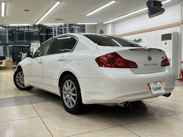 日産 スカイライン 250GT FOUR Type P 道央・札幌 2012(平24)年 12.3万km クリスタルホワイトパール ・ワンオーナー/・4WD/・純正ナビ/フルセグTV/DVD/CD/MSV/BT/・バックカメラ/・純正エンジンスターター/・ビルトインETC/・レザーシート/・前席パワーシート/・前席シートヒーター/・HID/・フロントフォグ/・プッシュスタート/・インテリジェントキー/・横滑り防止/・電格ミラー