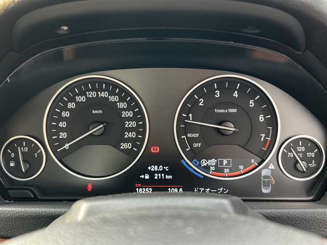 ＢＭＷ ４４０ｉ カブリオレ ラグジュアリー 長野県 2016(平28)年 1.7万km 白 純正HDDナビゲーション/CD DVD Bluetooth/バックカメラ/ETC/ワンオーナー/クルーズコントロール/衝突軽減ブレーキ/レーンキープアシスト/パドルシフト/ブラインドスポットモニター/運転席メモリーシート付き/シートヒーター(D/N)/パワーシート(D/N)/茶革シート/ステアリングリモコン/ドライブレコーダー/コーナーセンサー(前後)/横滑り防止装置/ウィンカーミラー/電動格納ミラー/スマートキー/エンジンプッシュスタート/スペアキー