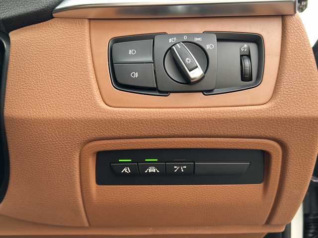 ＢＭＷ ４４０ｉ カブリオレ ラグジュアリー 長野県 2016(平28)年 1.7万km 白 純正HDDナビゲーション/CD DVD Bluetooth/バックカメラ/ETC/ワンオーナー/クルーズコントロール/衝突軽減ブレーキ/レーンキープアシスト/パドルシフト/ブラインドスポットモニター/運転席メモリーシート付き/シートヒーター(D/N)/パワーシート(D/N)/茶革シート/ステアリングリモコン/ドライブレコーダー/コーナーセンサー(前後)/横滑り防止装置/ウィンカーミラー/電動格納ミラー/スマートキー/エンジンプッシュスタート/スペアキー