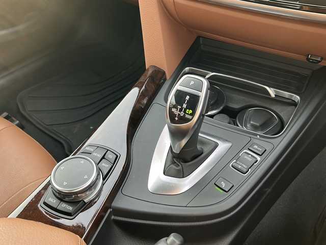 ＢＭＷ ４４０ｉ カブリオレ ラグジュアリー 長野県 2016(平28)年 1.7万km 白 純正HDDナビゲーション/CD DVD Bluetooth/バックカメラ/ETC/ワンオーナー/クルーズコントロール/衝突軽減ブレーキ/レーンキープアシスト/パドルシフト/ブラインドスポットモニター/運転席メモリーシート付き/シートヒーター(D/N)/パワーシート(D/N)/茶革シート/ステアリングリモコン/ドライブレコーダー/コーナーセンサー(前後)/横滑り防止装置/ウィンカーミラー/電動格納ミラー/スマートキー/エンジンプッシュスタート/スペアキー