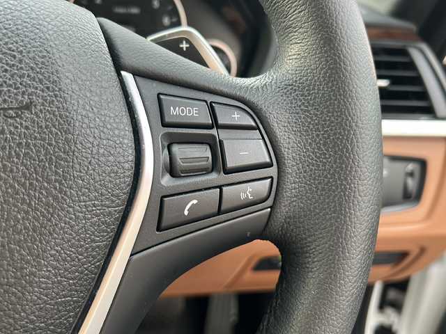 ＢＭＷ ４４０ｉ カブリオレ ラグジュアリー 長野県 2016(平28)年 1.7万km 白 純正HDDナビゲーション/CD DVD Bluetooth/バックカメラ/ETC/ワンオーナー/クルーズコントロール/衝突軽減ブレーキ/レーンキープアシスト/パドルシフト/ブラインドスポットモニター/運転席メモリーシート付き/シートヒーター(D/N)/パワーシート(D/N)/茶革シート/ステアリングリモコン/ドライブレコーダー/コーナーセンサー(前後)/横滑り防止装置/ウィンカーミラー/電動格納ミラー/スマートキー/エンジンプッシュスタート/スペアキー