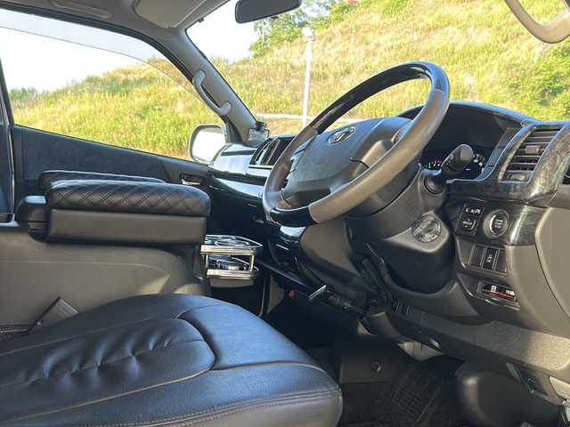 トヨタ ハイエース GL 福島県 2015(平27)年 2.9万km ホワイトパールクリスタルシャイン 登録時走行距離：28314km/社外SDナビ/（AM/FM/BT/CD/DVD/フルセグTV）/モデリスタフルエアロ/バックカメラ/フリップダウンモニター/パワースライドドア/リヤクリアランスソナー/社外ETC/社外AW/社外ドラレコ/スマートキー/プッシュスタート/オートヘッドライト/オートエアコン/リヤエアコン/AC100V/パワーウィンド/（D/P)/サイドバイザー/革調シートカバー/ヘッドランプLED/社外フォグランプLED/社外テールランプ/保証書/取扱説明書