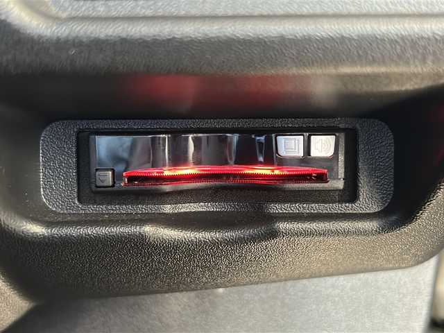 トヨタ ハイエース GL 福島県 2015(平27)年 2.9万km ホワイトパールクリスタルシャイン 登録時走行距離：28314km/社外SDナビ/（AM/FM/BT/CD/DVD/フルセグTV）/モデリスタフルエアロ/バックカメラ/フリップダウンモニター/パワースライドドア/リヤクリアランスソナー/社外ETC/社外AW/社外ドラレコ/スマートキー/プッシュスタート/オートヘッドライト/オートエアコン/リヤエアコン/AC100V/パワーウィンド/（D/P)/サイドバイザー/革調シートカバー/ヘッドランプLED/社外フォグランプLED/社外テールランプ/保証書/取扱説明書
