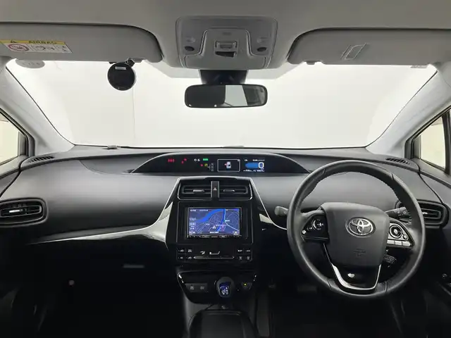 トヨタ プリウス S 群馬県 2020(令2)年 8.4万km スーパーホワイトⅡ 社外７型ナビ　バックカメラ　衝突軽減　レーダークルーズ　オートハイビーム　１００Ｖ電源　ビルトインＥＴＣ２．０　前後コーナーセンサー　ＬＥＤヘッド　プッシュスタート　スマートキー　スペアキー　禁煙車